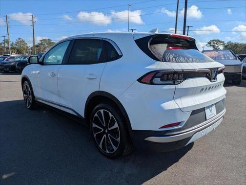 2025 VinFast VF 8 Plus