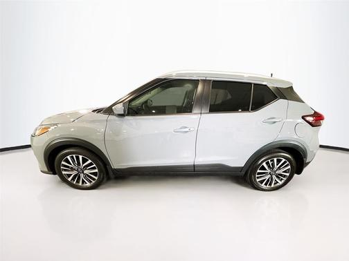 Boulder Gray Pearl 2024 Nissan Kicks SV