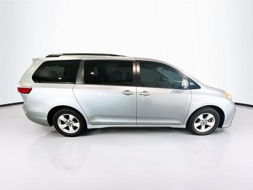 Silver Sky Metallic 2018 Toyota Sienna LE
