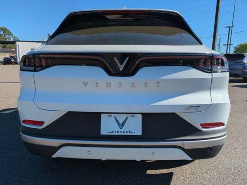 2025 VinFast VF 8 Eco