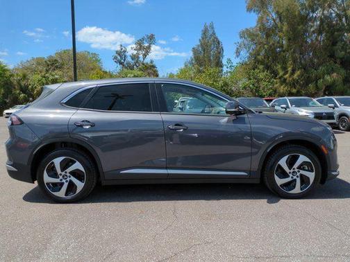 2025 VinFast VF 8 Eco