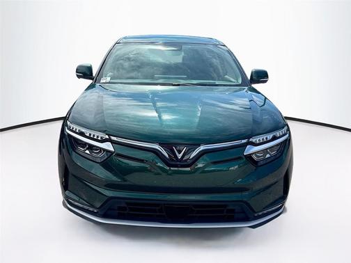 2025 VinFast VF 8 Eco