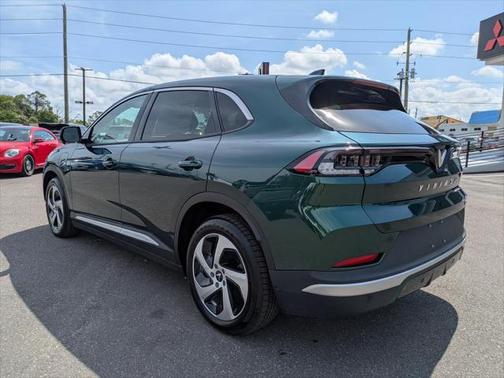 2025 VinFast VF 8 Eco
