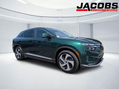 2025 VinFast VF 8 Eco