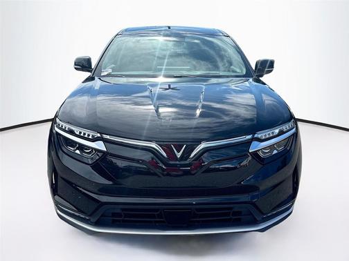 2025 VinFast VF 8 Eco