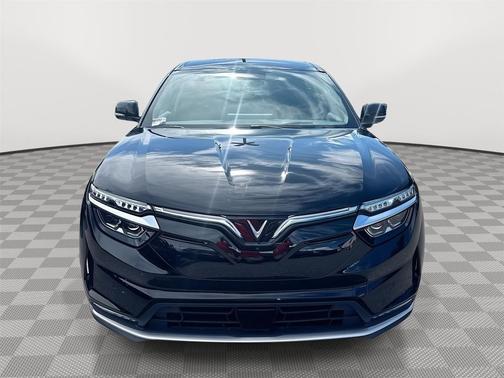 2025 VinFast VF 8 Eco