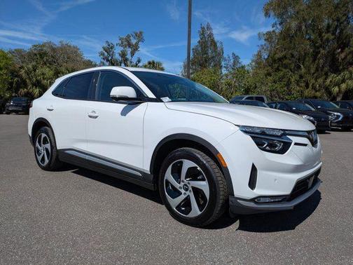 2025 VinFast VF 8 Eco