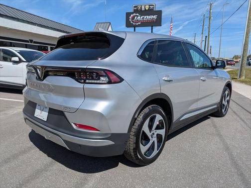 2025 VinFast VF 8 Eco