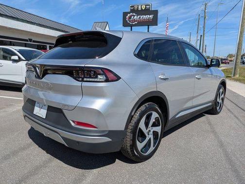 2025 VinFast VF 8 Eco