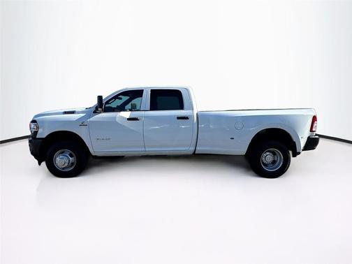 2022 RAM 3500 Tradesman Crew Cab 4x4 8' Box
