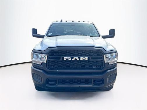 2022 RAM 3500 Tradesman Crew Cab 4x4 8' Box