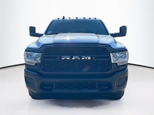 2022 RAM 3500 Tradesman Crew Cab 4x4 8' Box
