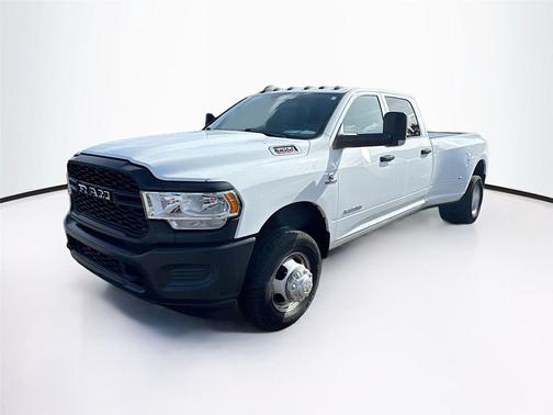 2022 RAM 3500 Tradesman Crew Cab 4x4 8' Box