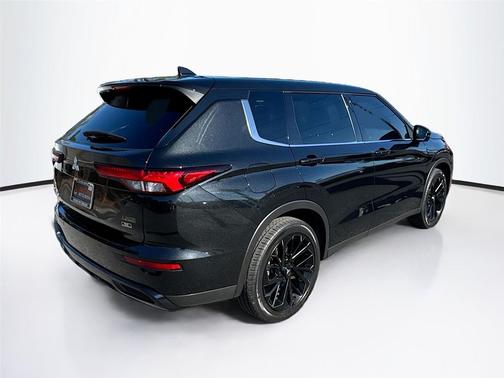 2023 Mitsubishi Outlander SE Black Edition 2WD