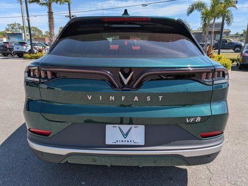 2025 VinFast VF 8 Eco