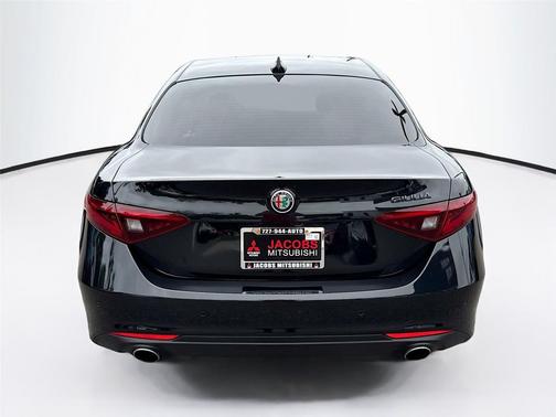 2021 Alfa Romeo Giulia Base