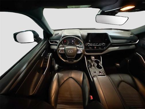 Midnight Black Metallic 2024 Toyota Highlander XSE
