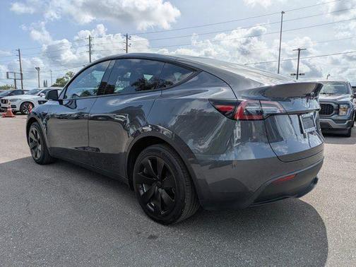 2022 Tesla Model Y Long Range Dual Motor All-Wheel Drive