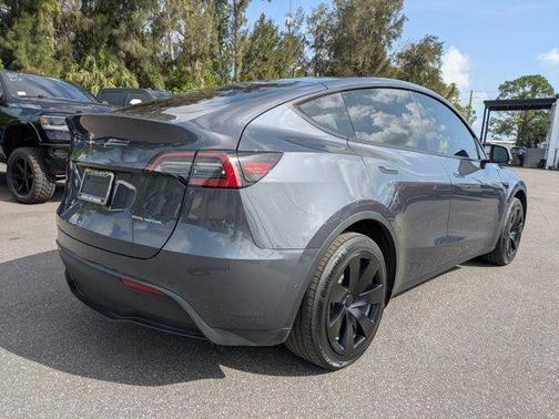 2022 Tesla Model Y Long Range Dual Motor All-Wheel Drive