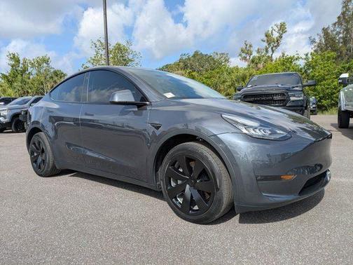 2022 Tesla Model Y Long Range Dual Motor All-Wheel Drive