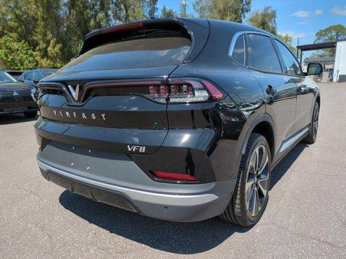 2025 VinFast VF 8 Plus