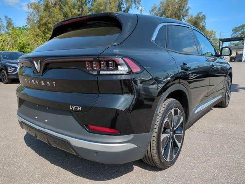 2025 VinFast VF 8 Plus
