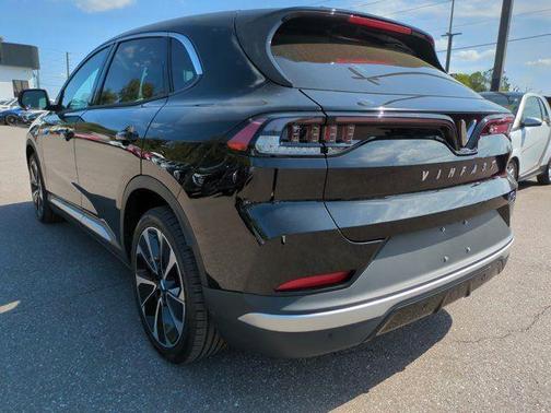 2025 VinFast VF 8 Plus