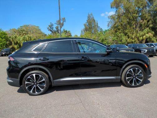 2025 VinFast VF 8 Plus