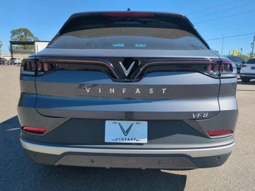 2025 VinFast VF 8 Eco
