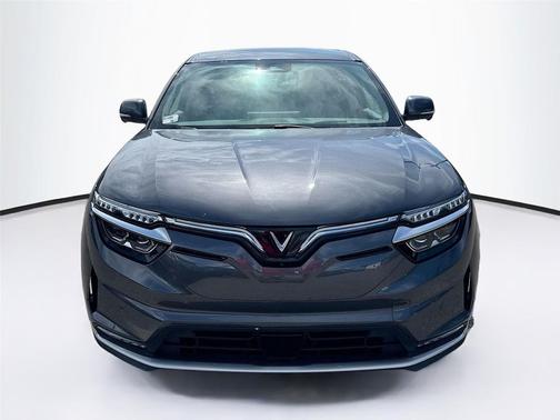 2025 VinFast VF 8 Eco