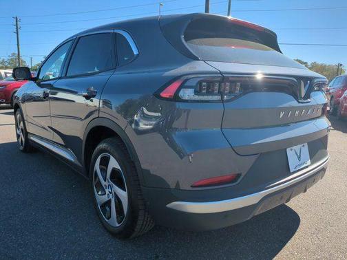 2025 VinFast VF 8 Eco