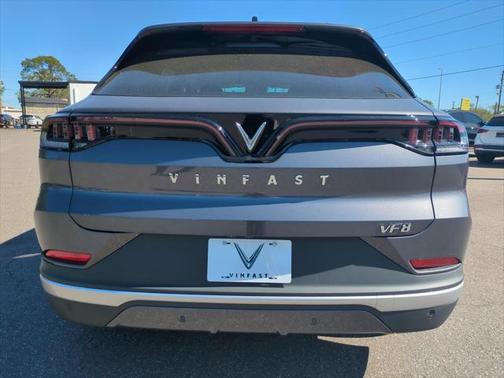 2025 VinFast VF 8 Eco