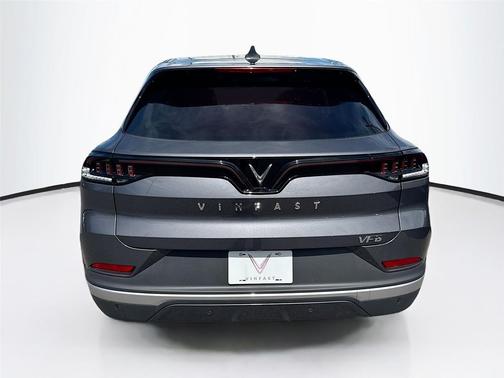 2025 VinFast VF 8 Eco