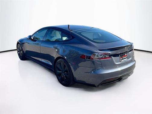 2022 Tesla Model S Plaid