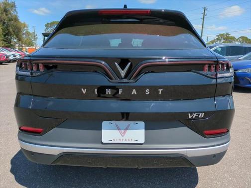 2025 VinFast VF 8 Eco