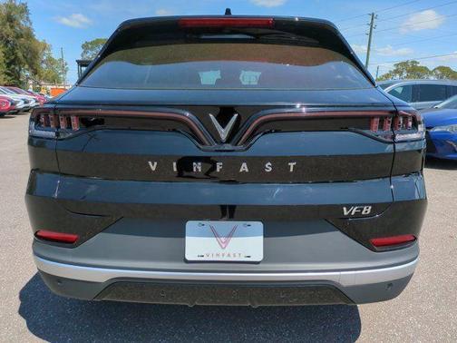 2025 VinFast VF 8 Eco