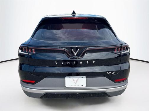 2025 VinFast VF 8 Eco