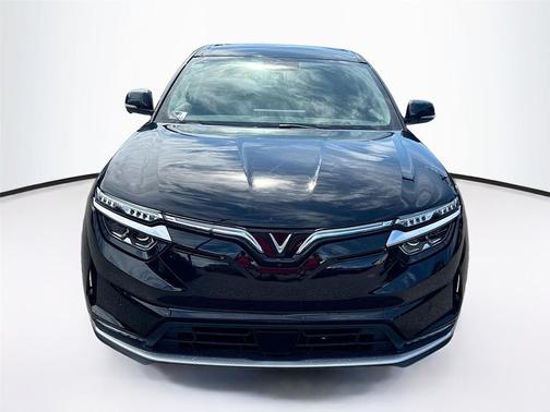 2025 VinFast VF 8 Eco