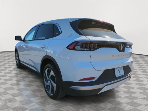 2025 VinFast VF 8 Eco