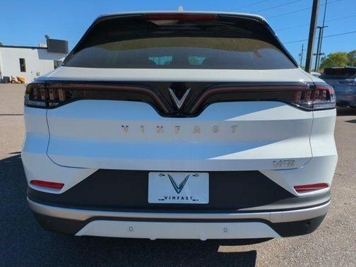 2025 VinFast VF 8 Eco