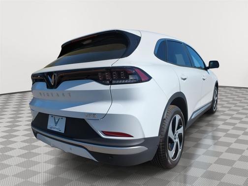 2025 VinFast VF 8 Eco