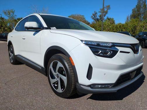 2025 VinFast VF 8 Eco