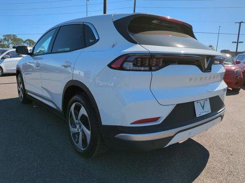 2025 VinFast VF 8 Eco