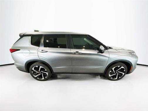 Mercury Gray Metallic 2024 Mitsubishi Outlander SE 2.5 2WD