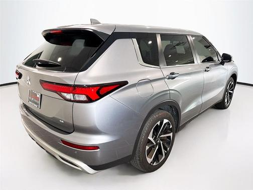 Mercury Gray Metallic 2024 Mitsubishi Outlander SE 2.5 2WD