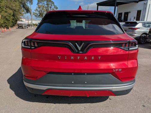 2025 VinFast VF 8 Eco