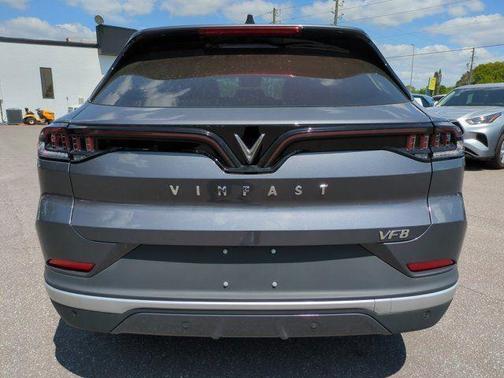 2025 VinFast VF 8 Eco