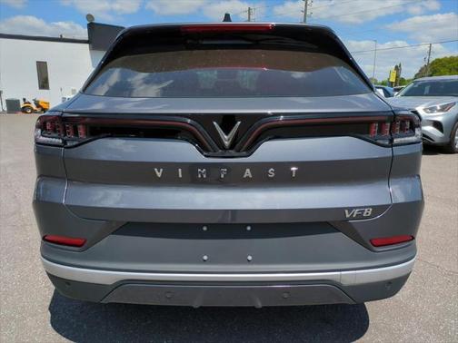 2025 VinFast VF 8 Eco