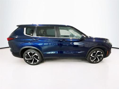 Cosmic Blue Metallic 2024 Mitsubishi Outlander SE