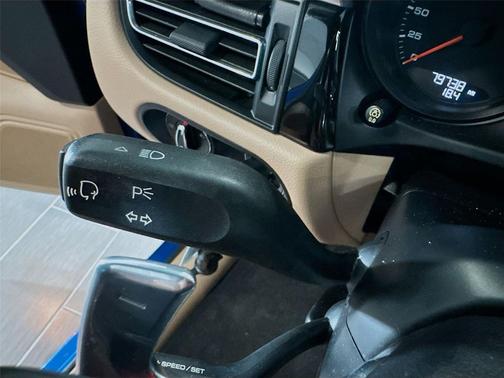 Sapphire Blue Metallic 2019 Porsche Macan Macan